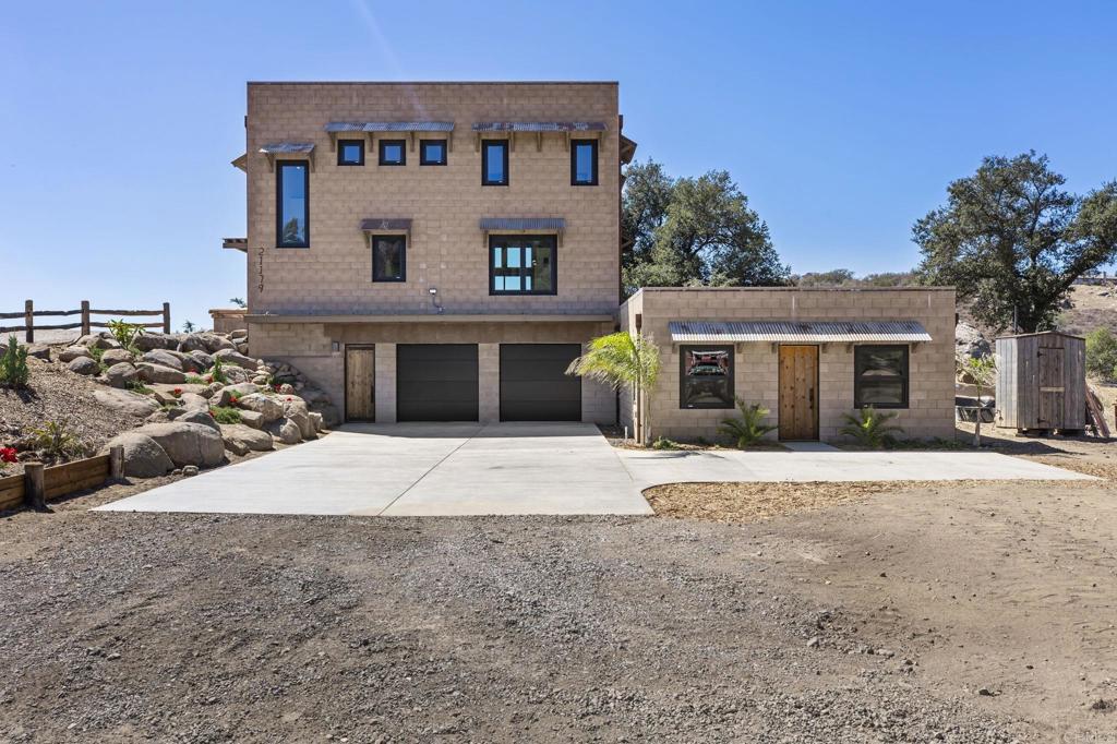 main property photo 17
