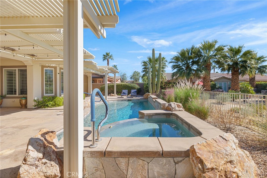 main property photo 11
