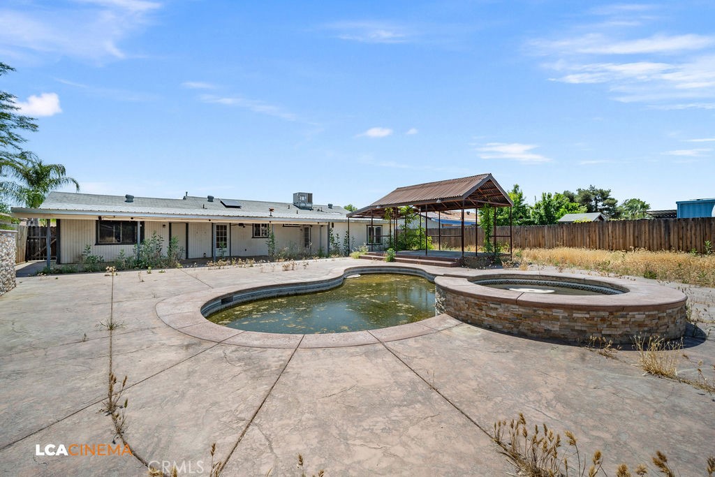 main property photo 17