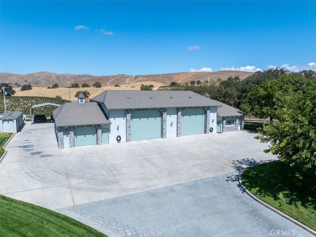 main property photo 11