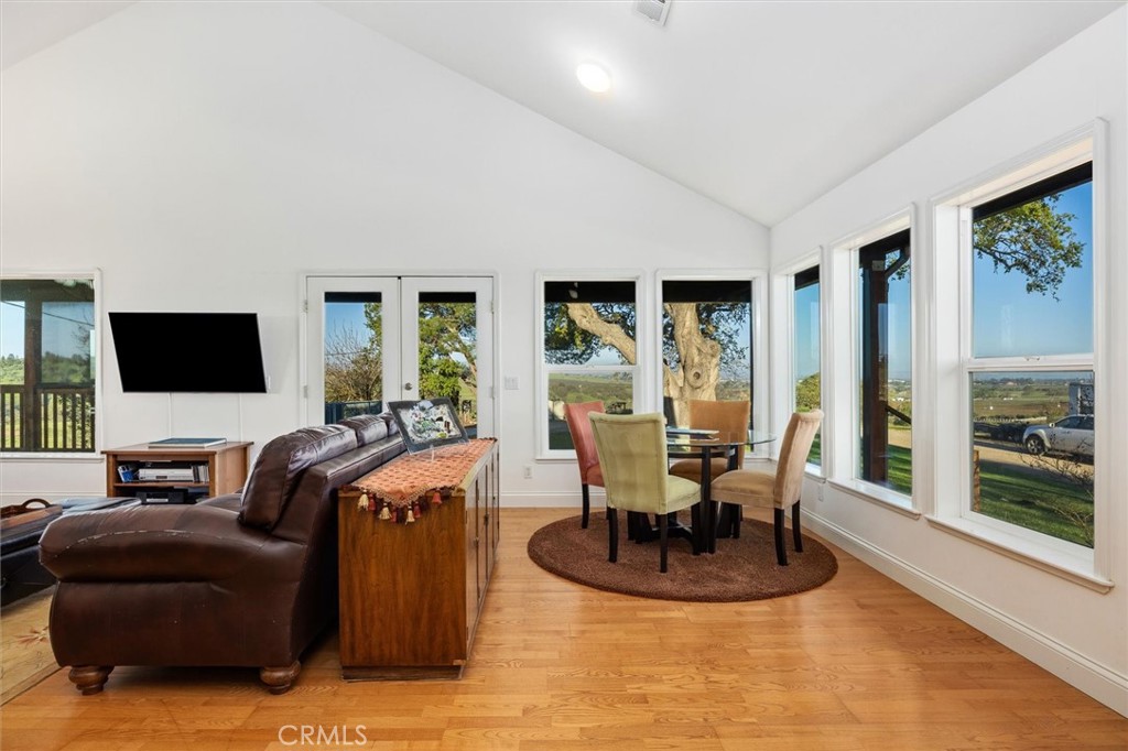 main property photo 11