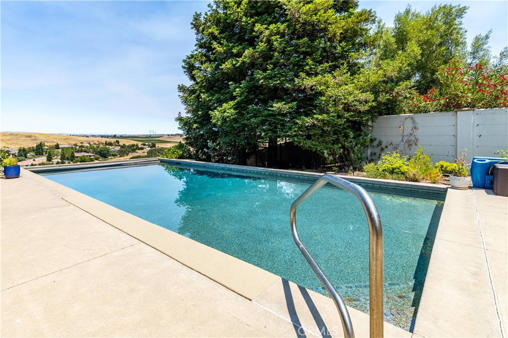 main property photo 45