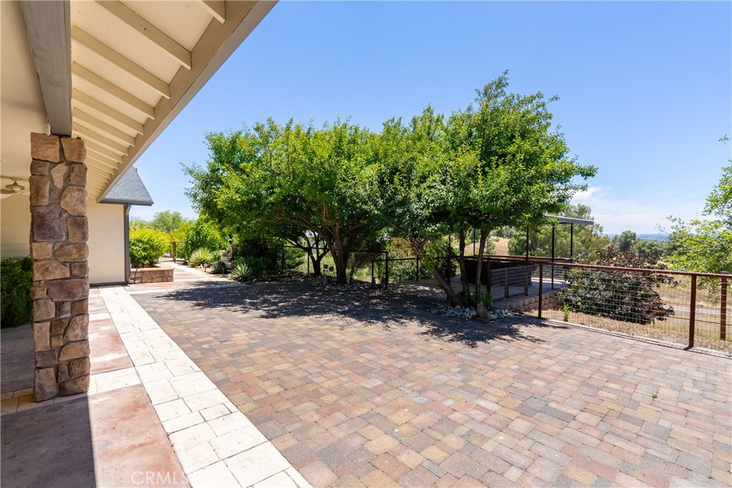 main property photo 28