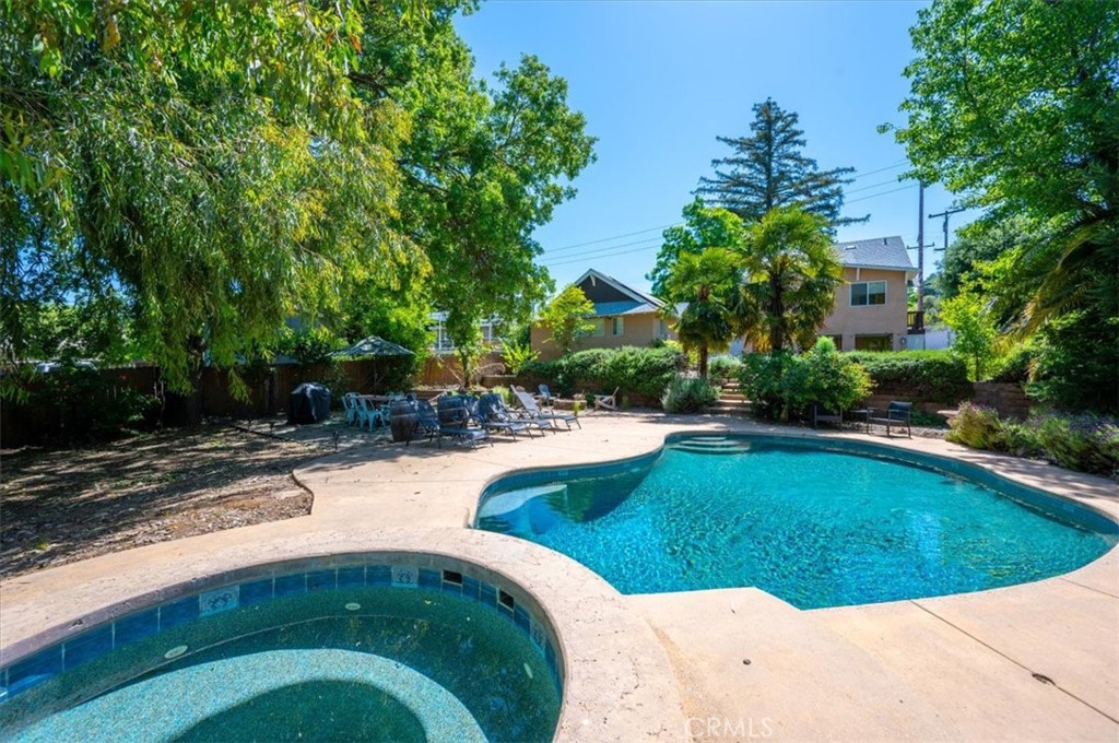 main property photo 30