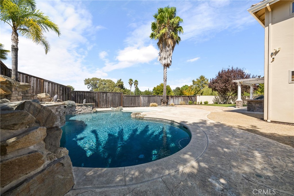 main property photo 37