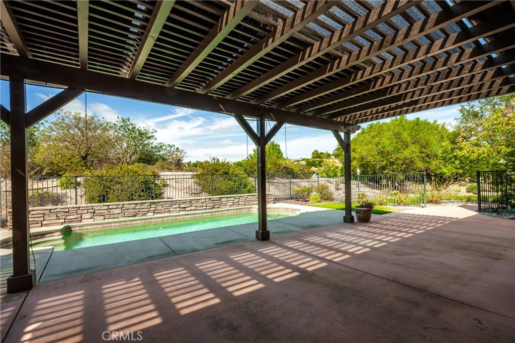 main property photo 28