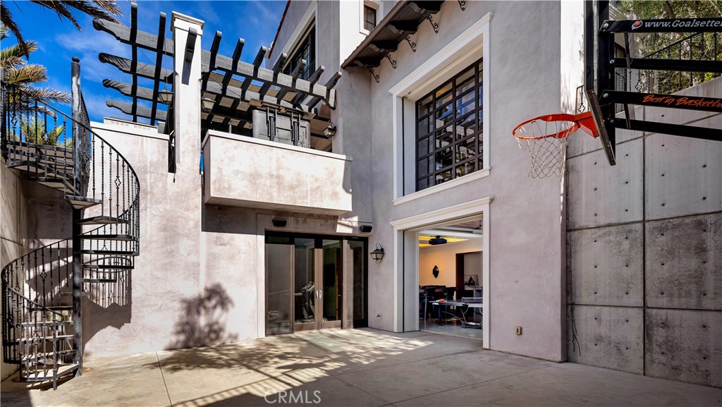 main property photo 17