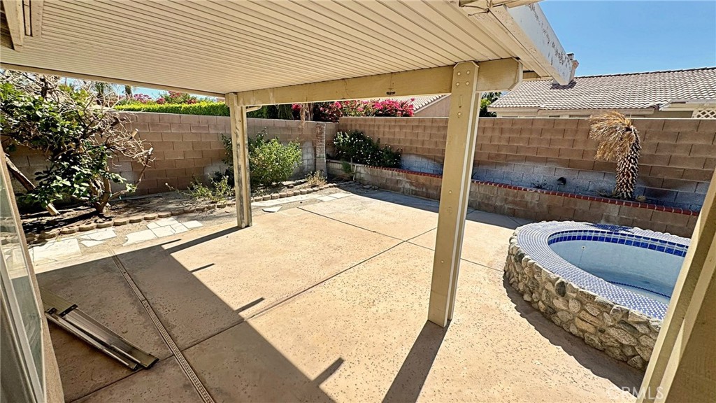 main property photo 10