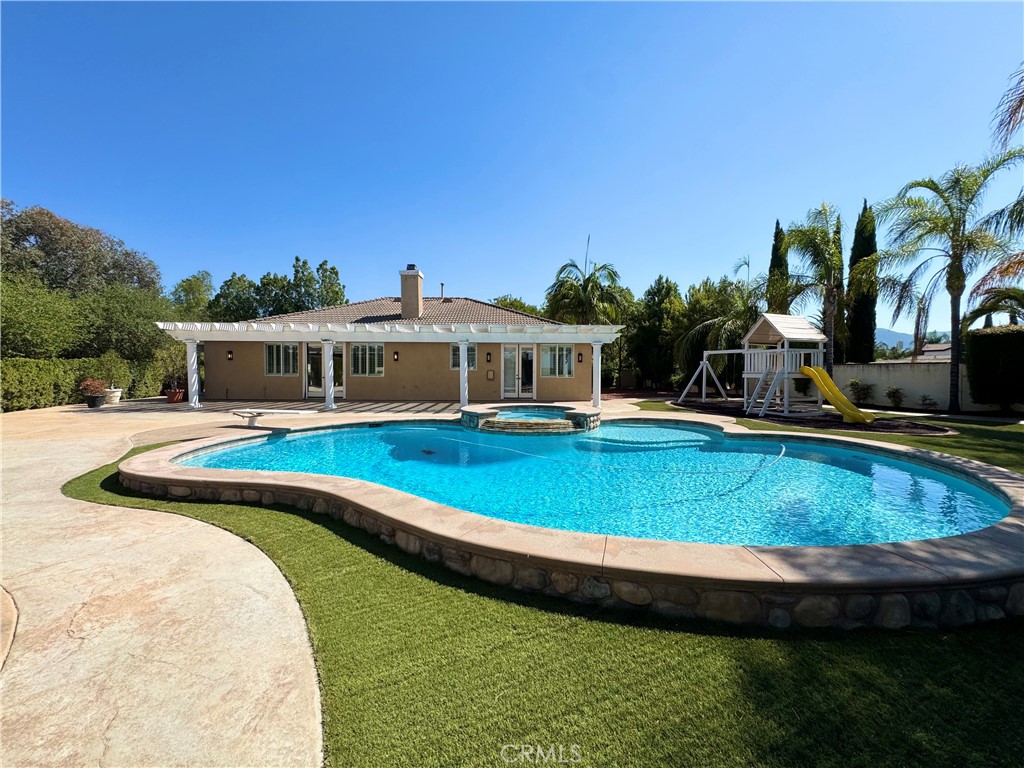main property photo 3