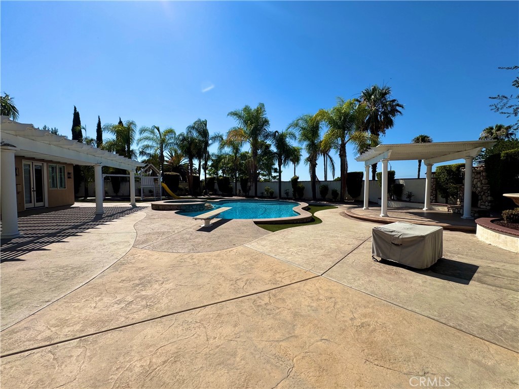 main property photo 4