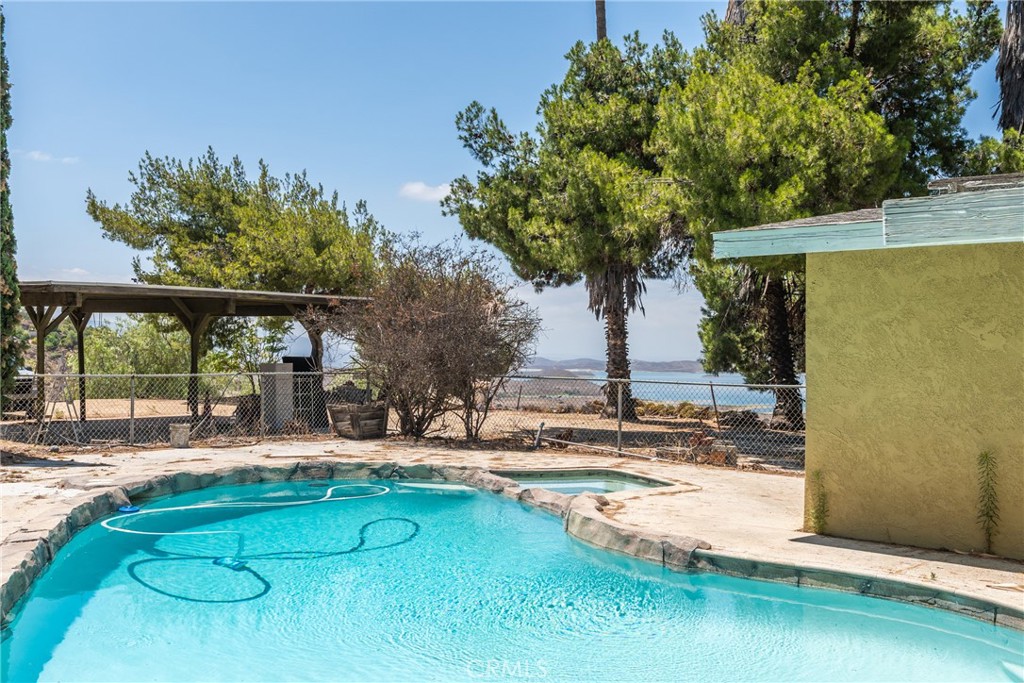 main property photo 18