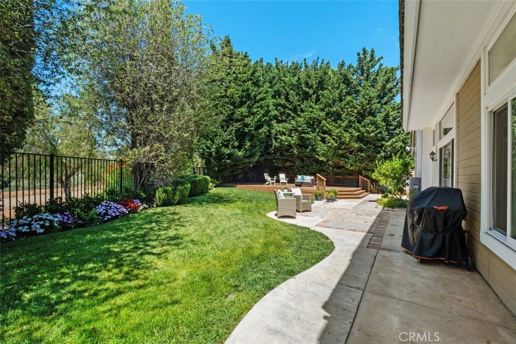 main property photo 28