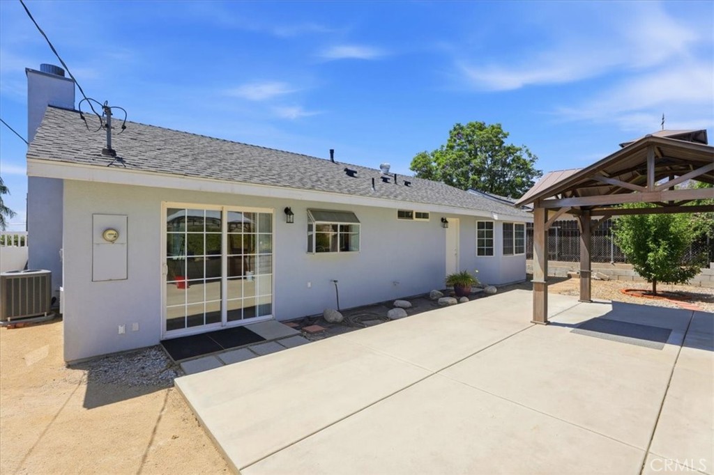 main property photo 28