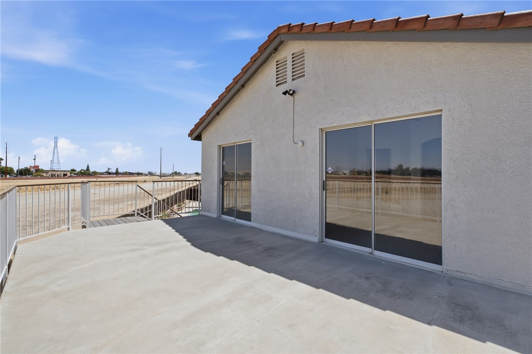 main property photo 28