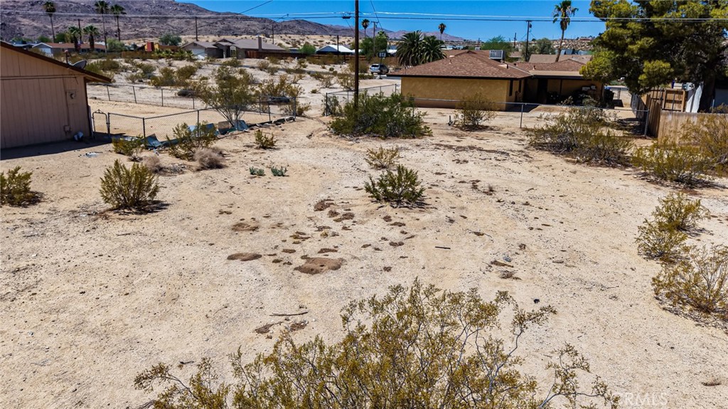 main property photo 28