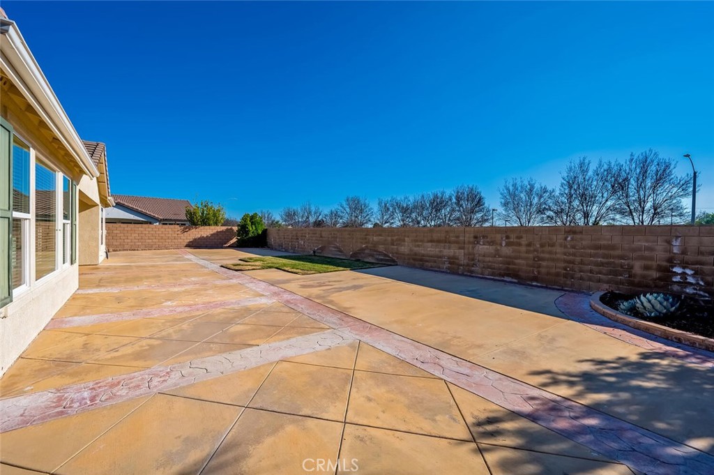 main property photo 30