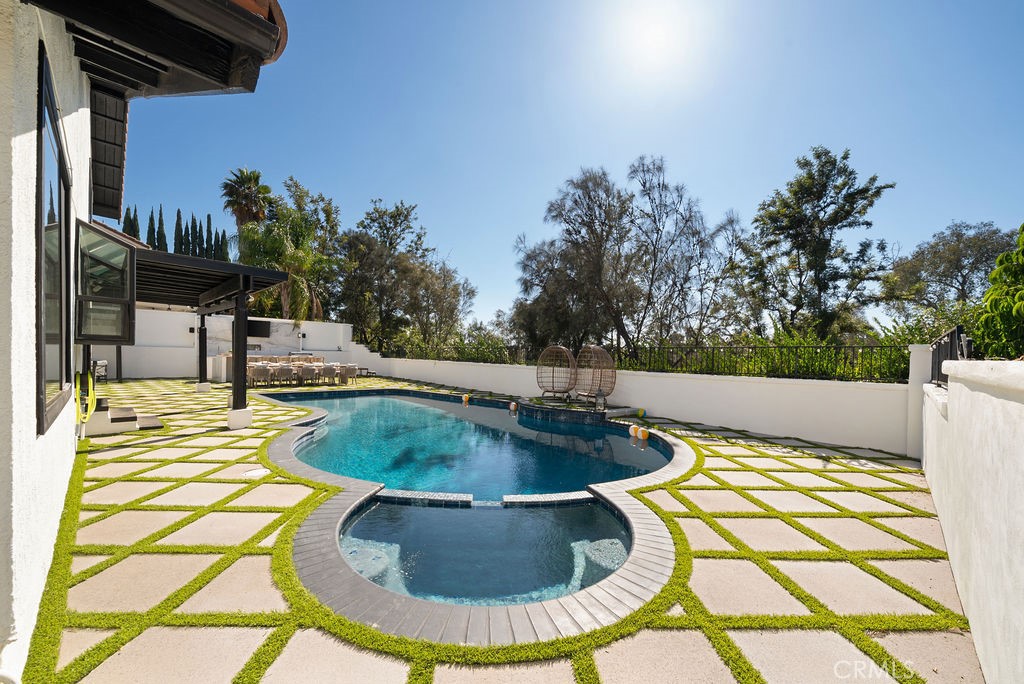 main property photo 16