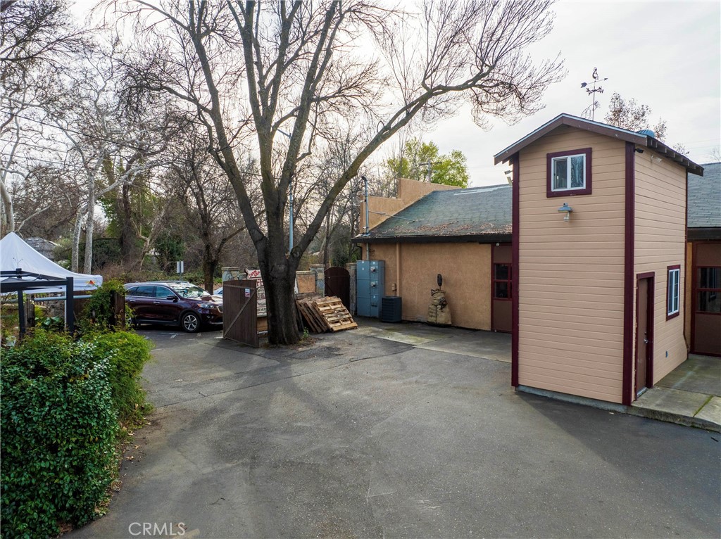 main property photo 10