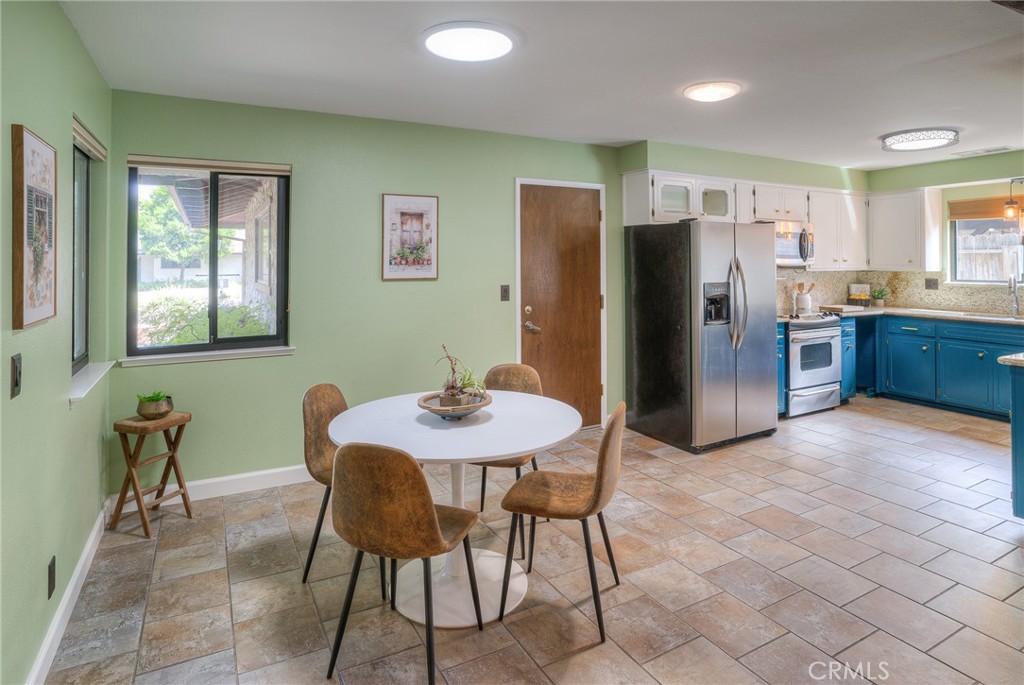 main property photo 13
