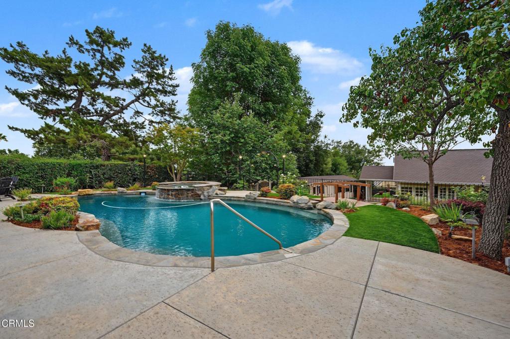 main property photo 40