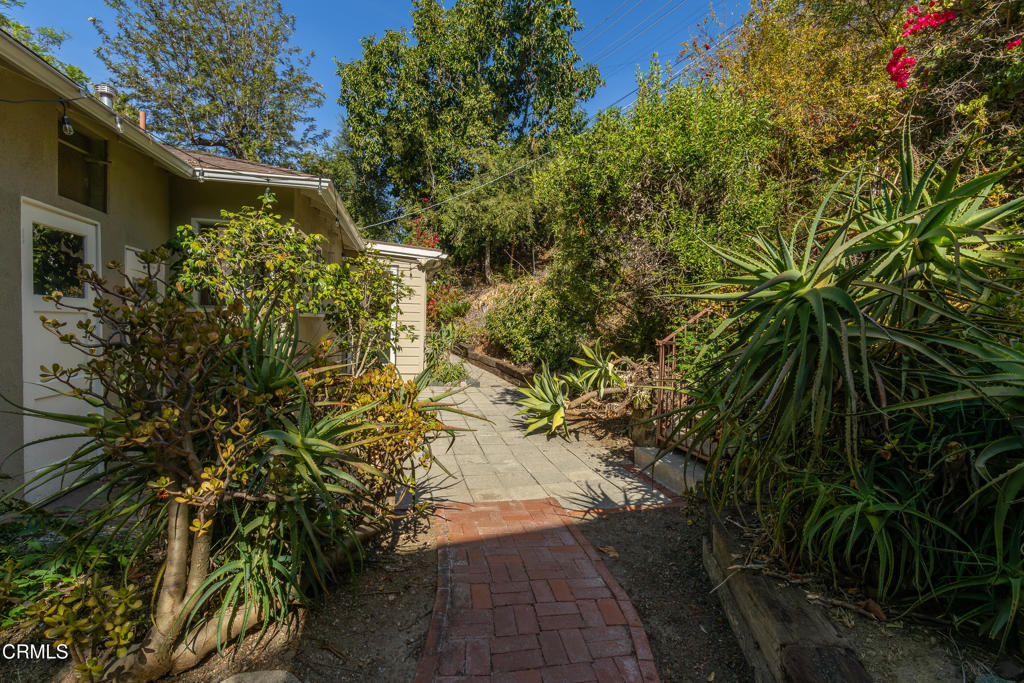 main property photo 28