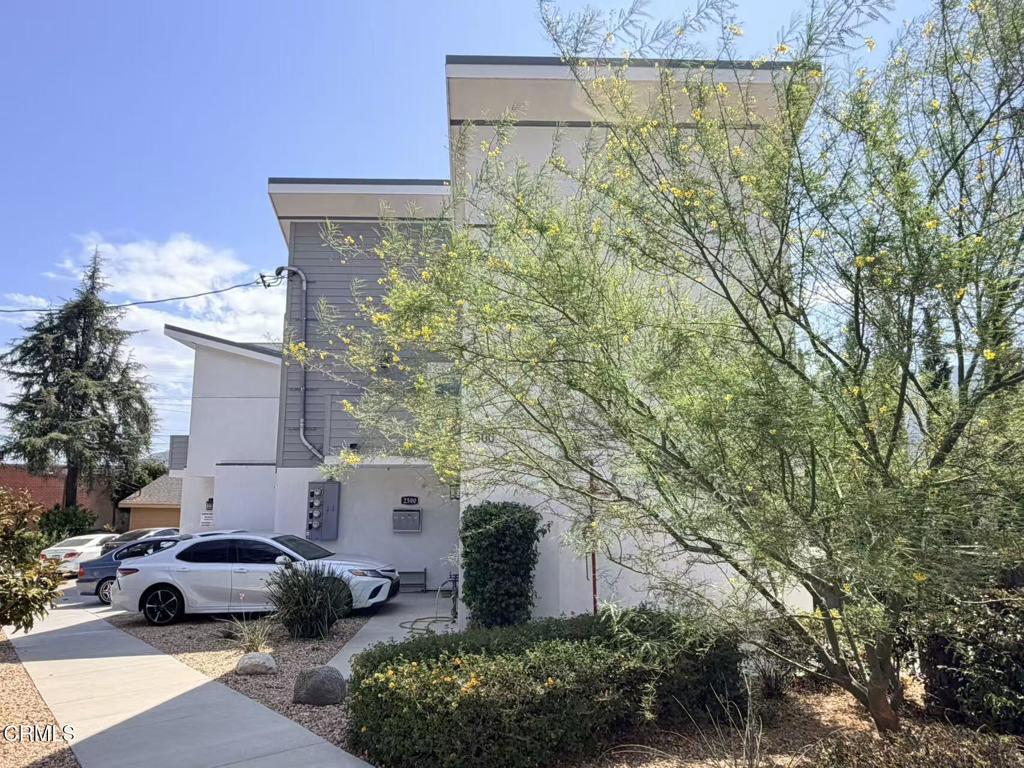 main property photo 10