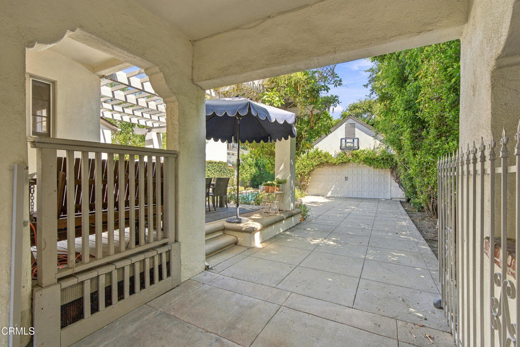 main property photo 40