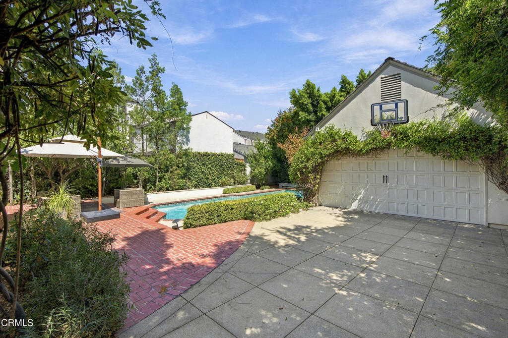 main property photo 41