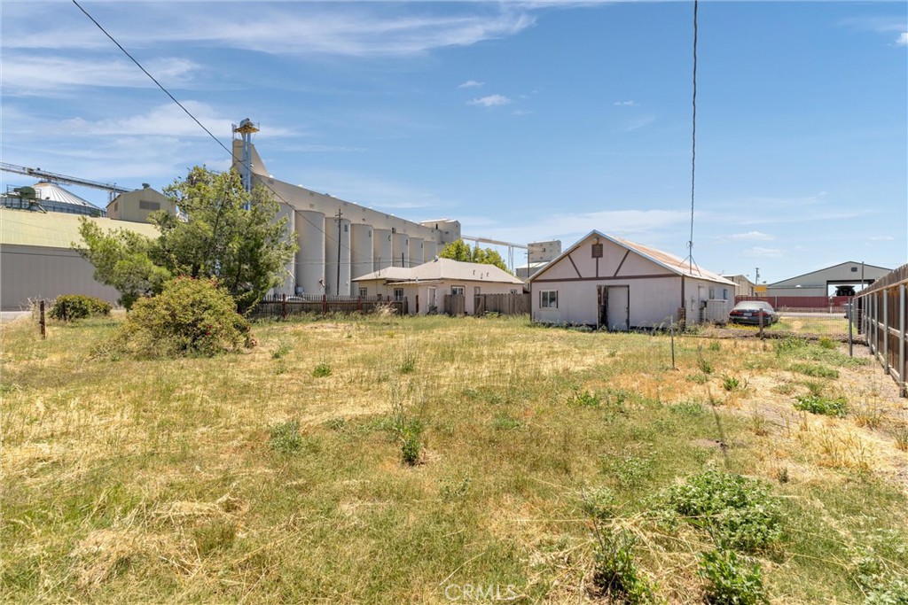 main property photo 32