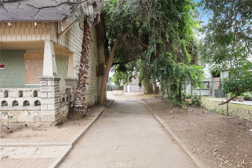 main property photo 10