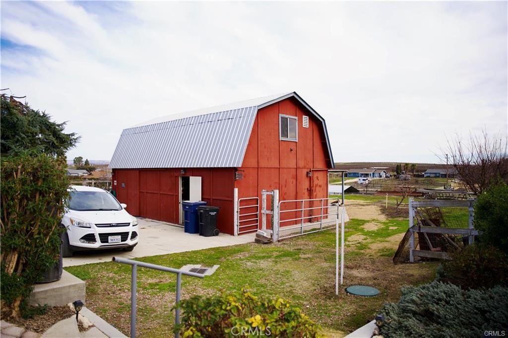 main property photo 30
