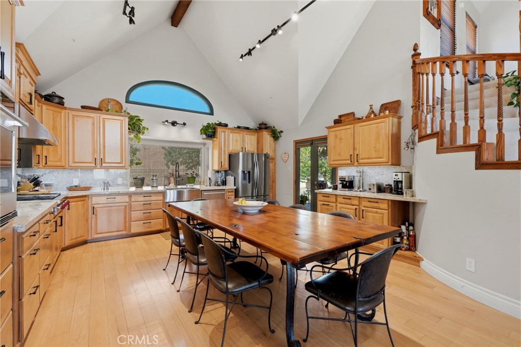 main property photo 20