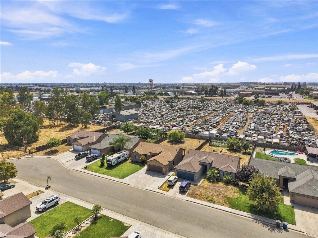 main property photo 10