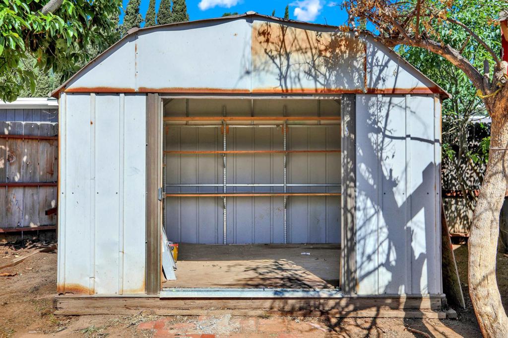 main property photo 51