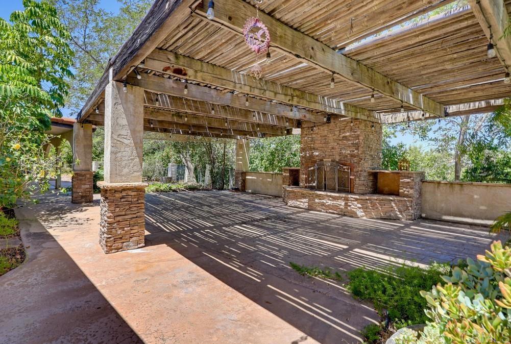 main property photo 28