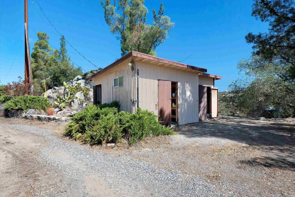 main property photo 33