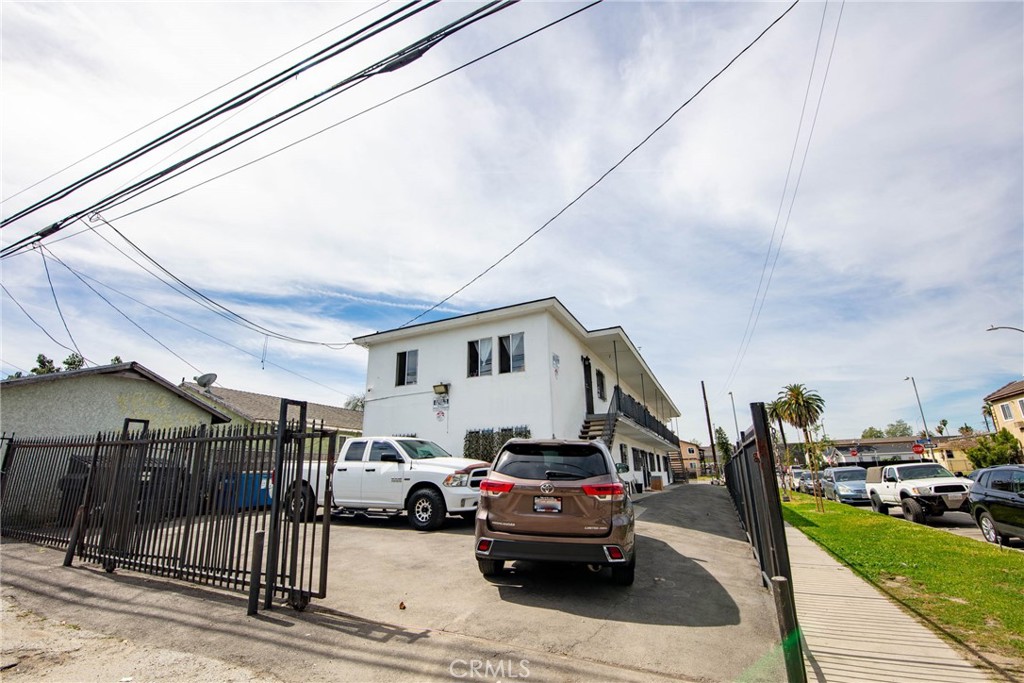 main property photo 11