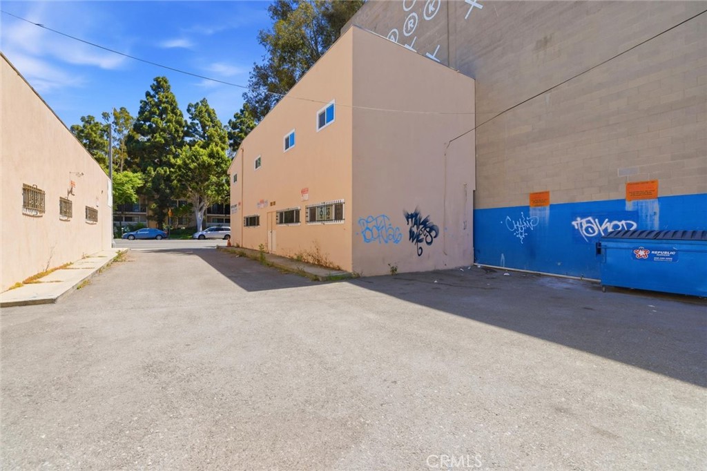 main property photo 9
