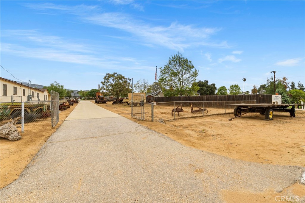 main property photo 11