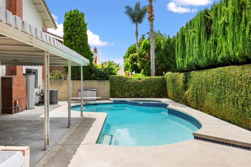 main property photo 28