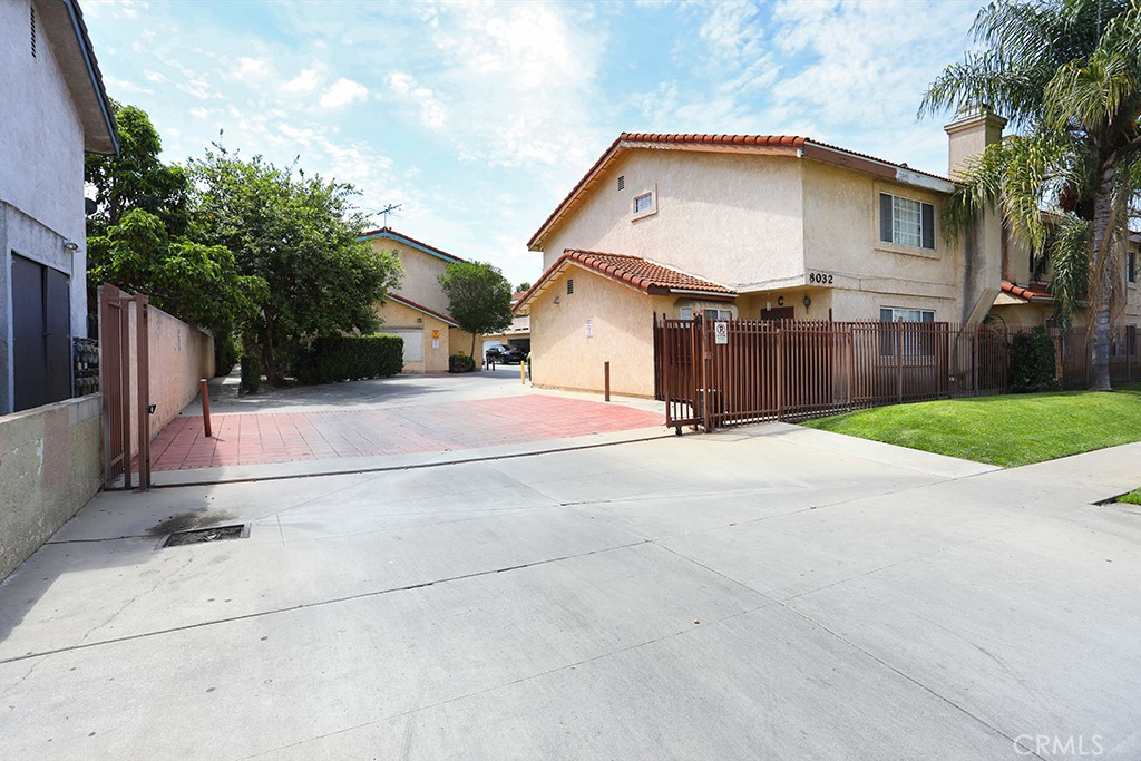 main property photo 30