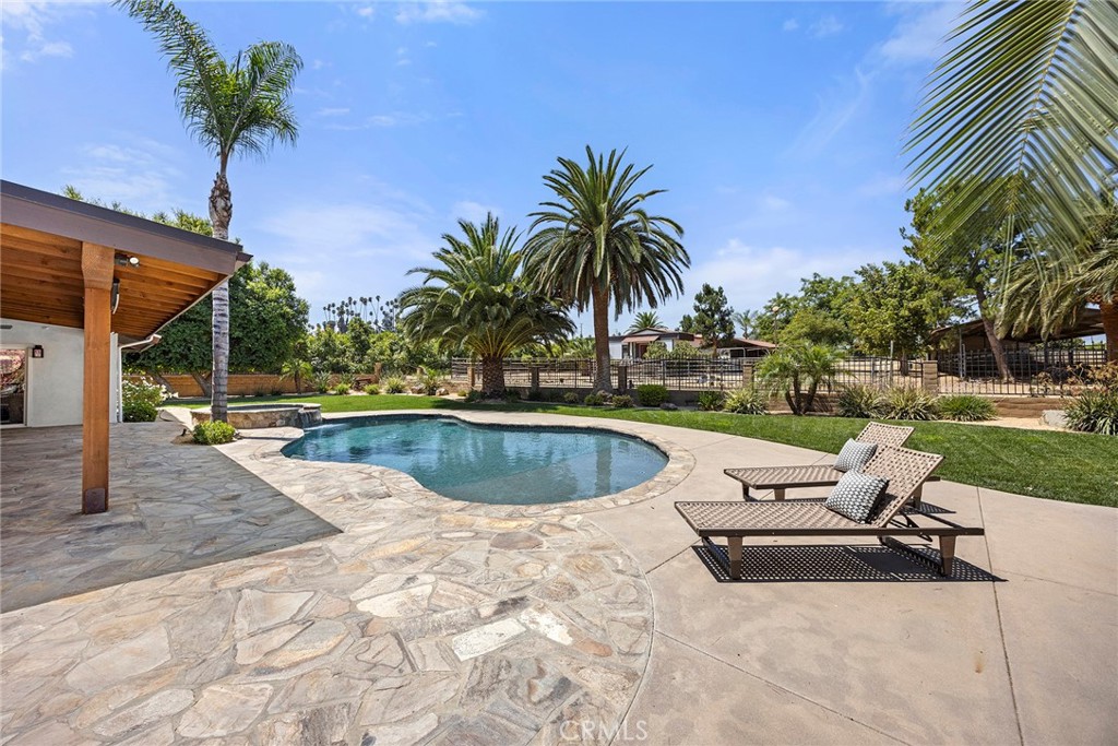 main property photo 50