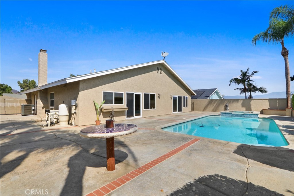 main property photo 17