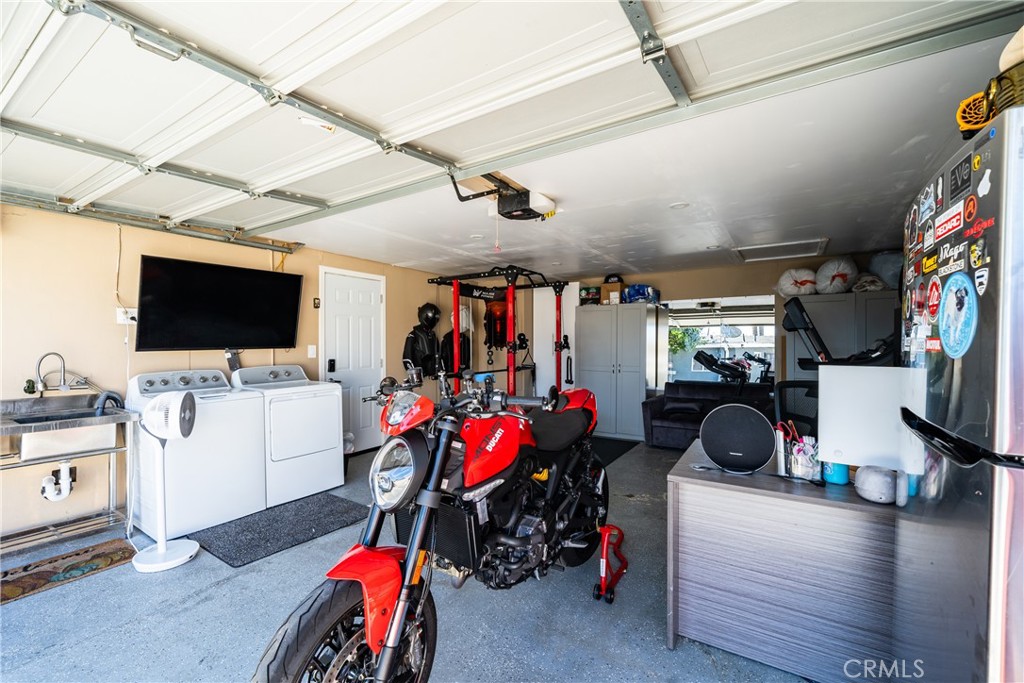 main property photo 28