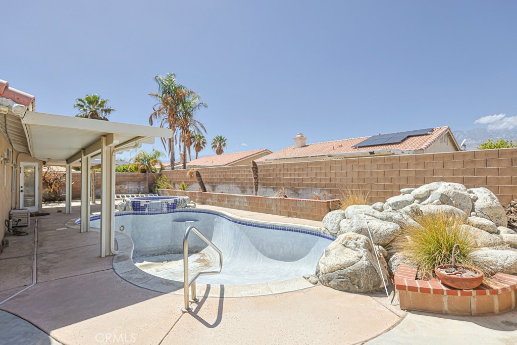 main property photo 19