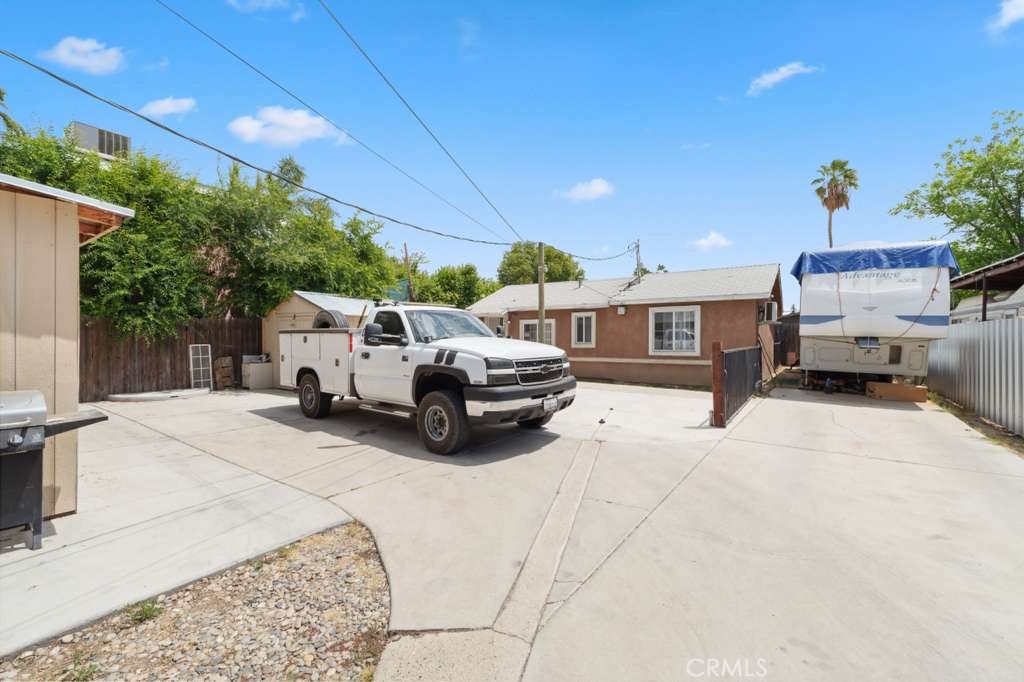 main property photo 9
