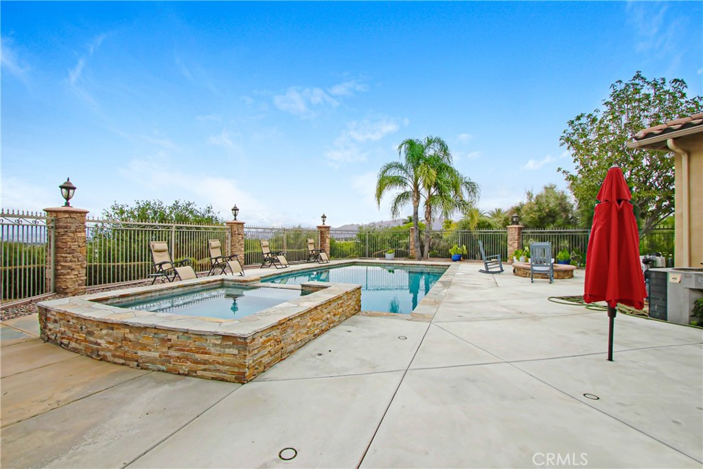 main property photo 9