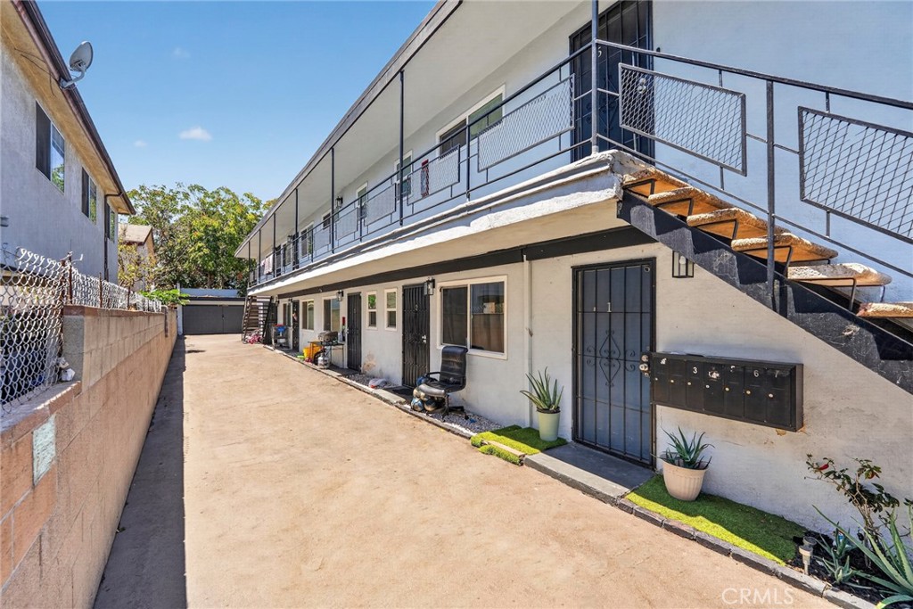 main property photo 12