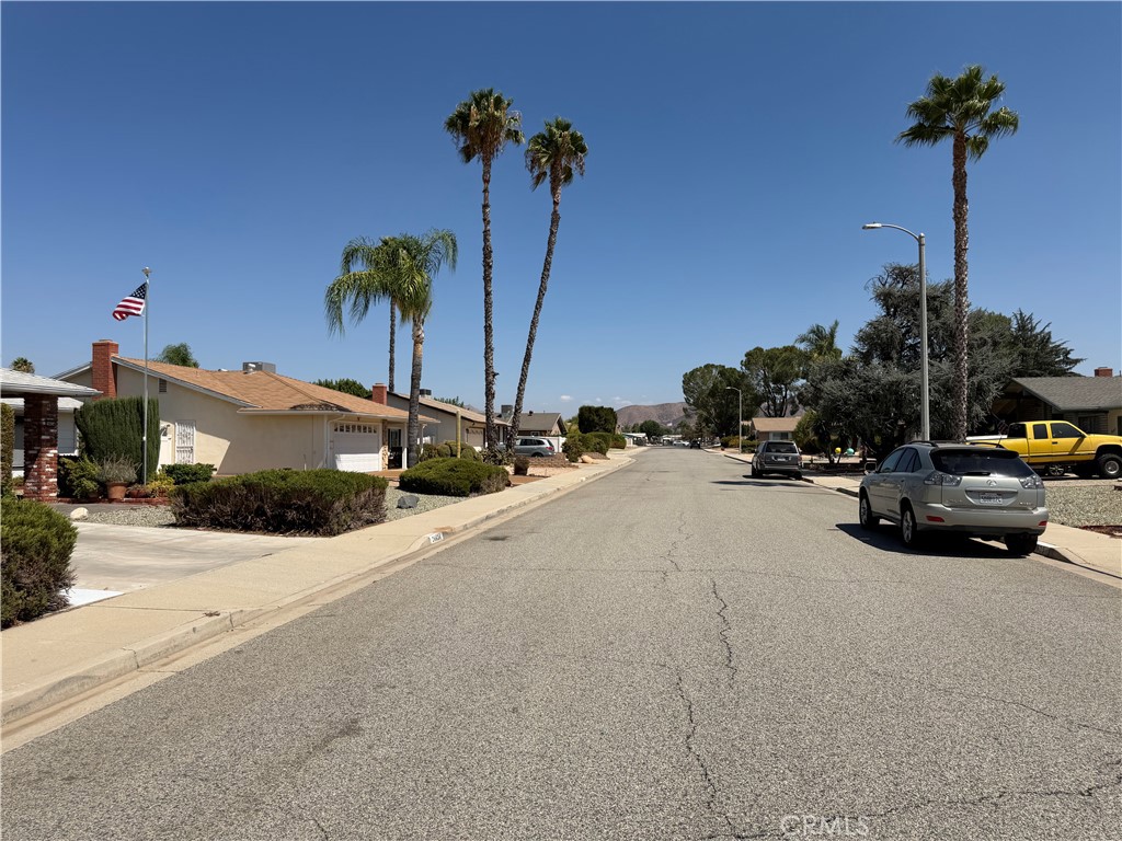 main property photo 28