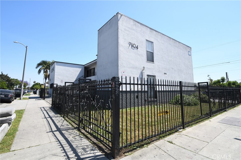 main property photo 40